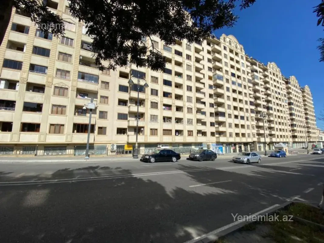 Satılır 3 otaqlı yeni tikili 131 m²