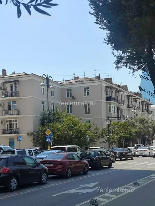 Satılır 1 otaqlı köhnə tikili 40 m²