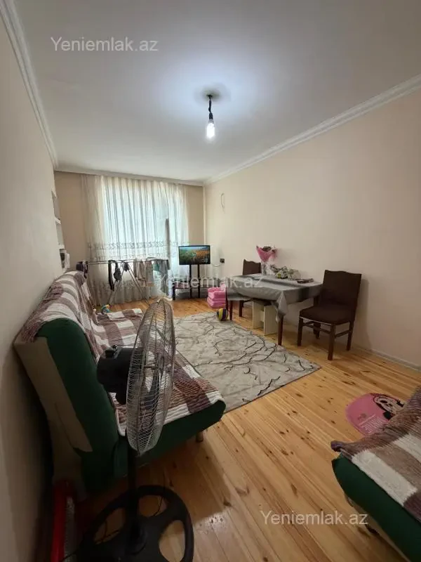 Satılır 2 otaqlı köhnə tikili 60 m²
