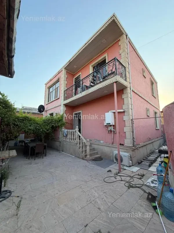 Satılır 5 otaqlı həyət evi 235 m²