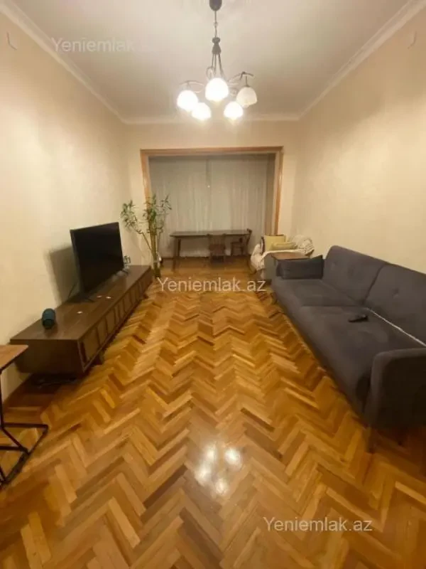 Satılır 3 otaqlı köhnə tikili 90 m²
