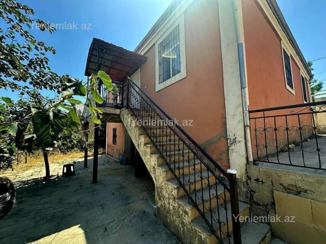 Satılır 4 otaqlı həyət evi 220 m²