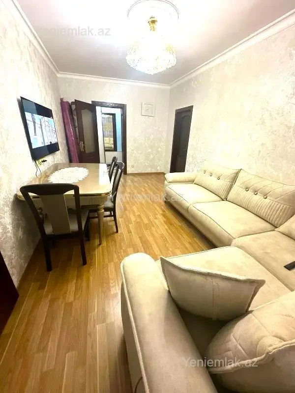 Satılır 4 otaqlı köhnə tikili 100 m²