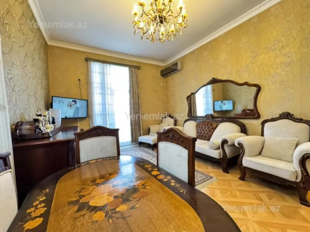Satılır 3 otaqlı köhnə tikili 100 m²