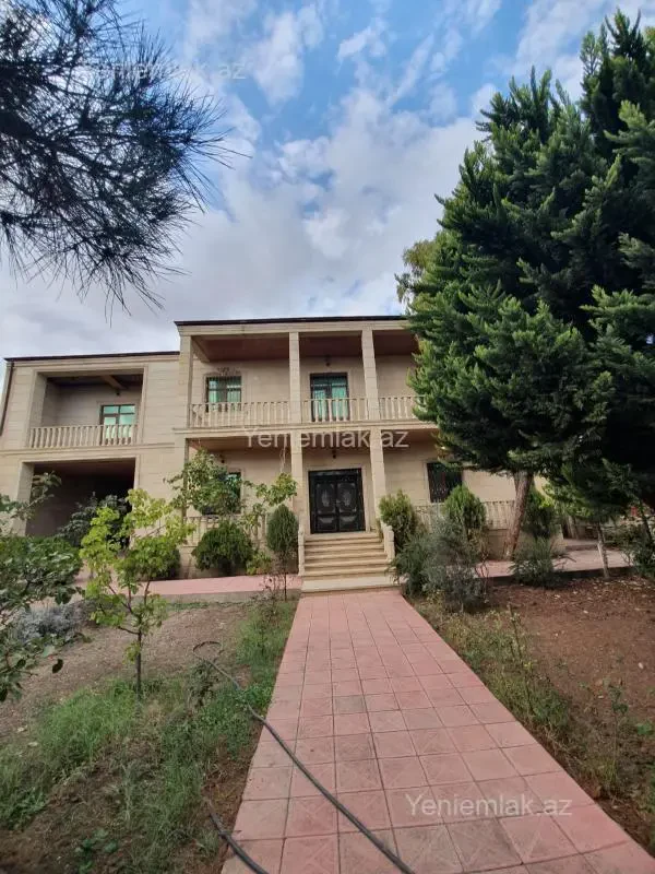 Satılır 6 otaqlı həyət evi 400 m²