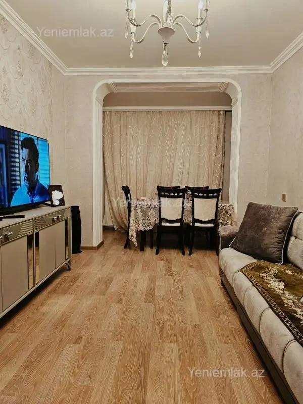Satılır 2 otaqlı köhnə tikili 60 m²