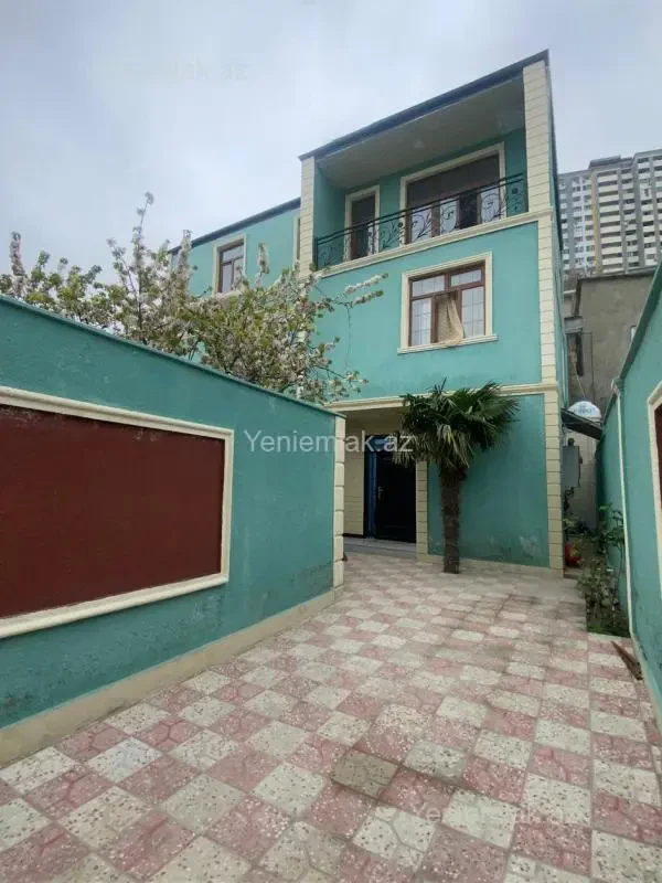 Satılır 6 otaqlı həyət evi 250 m²