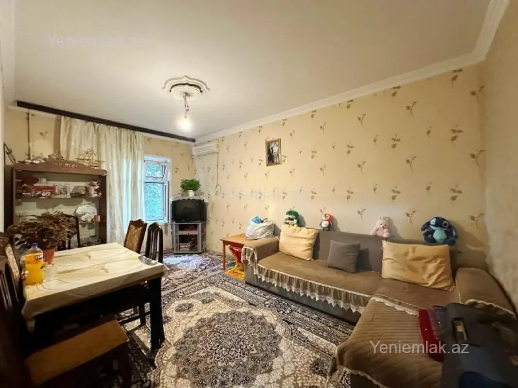 Satılır 2 otaqlı köhnə tikili 60 m²