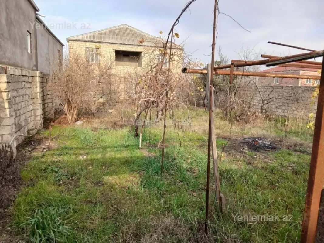 Satılır 7 otaqlı həyət evi 270 m²