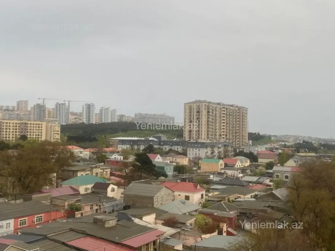 Satılır 2 otaqlı köhnə tikili 63 m²