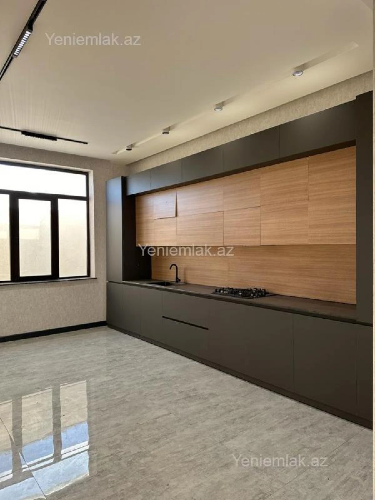 Satılır 6 otaqlı həyət evi 400 m²