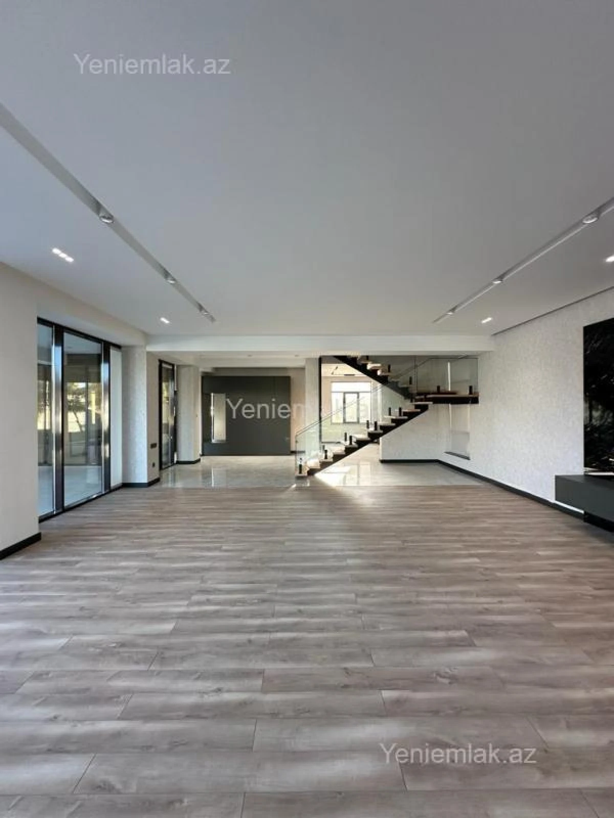 Satılır 6 otaqlı həyət evi 400 m²