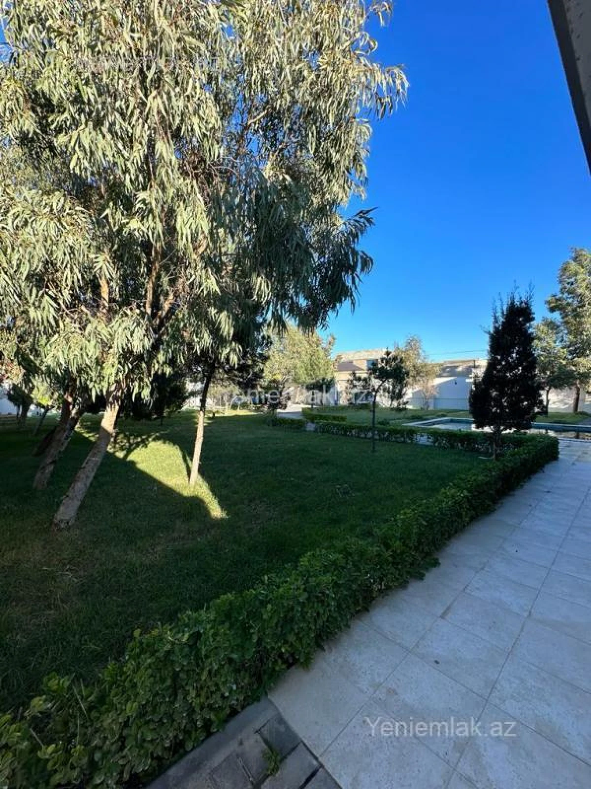 Satılır 6 otaqlı həyət evi 400 m²