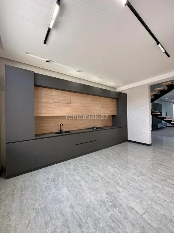 Satılır 6 otaqlı həyət evi 400 m²