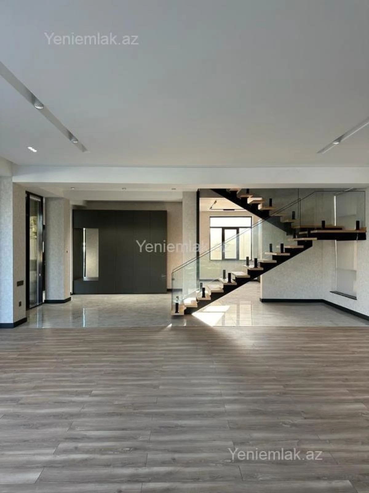 Satılır 6 otaqlı həyət evi 400 m²