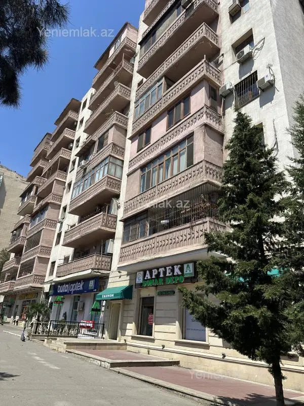 Satılır 4 otaqlı köhnə tikili 110 m²