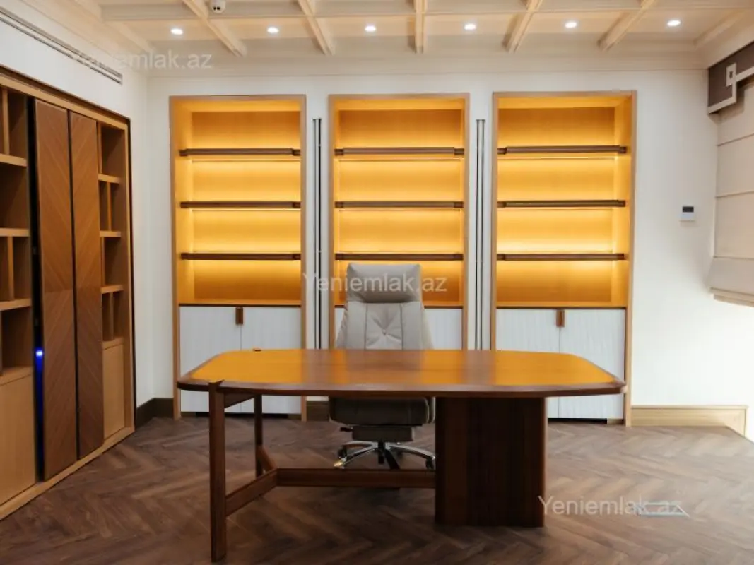 Satılır 5 otaqlı ofis 213 m²