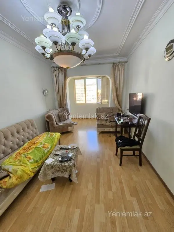 Satılır 4 otaqlı köhnə tikili 110 m²