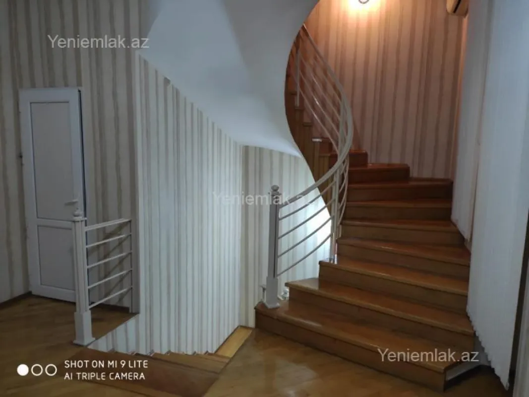 Satılır 7 otaqlı həyət evi 320 m²