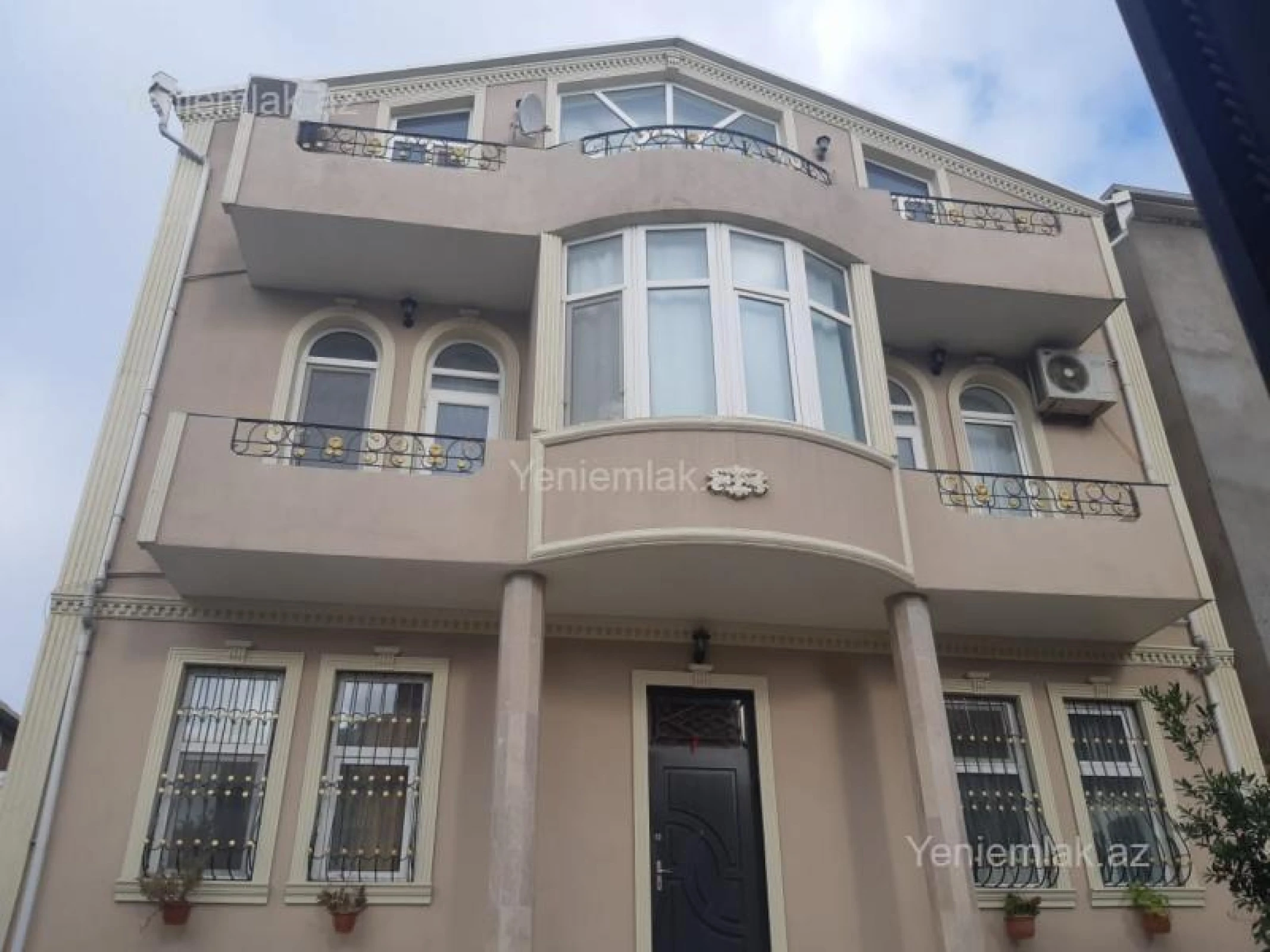 Satılır 7 otaqlı həyət evi 320 m²