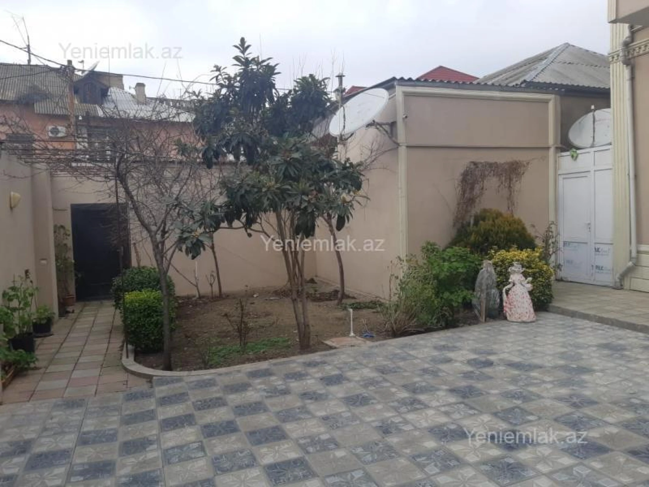 Satılır 7 otaqlı həyət evi 320 m²