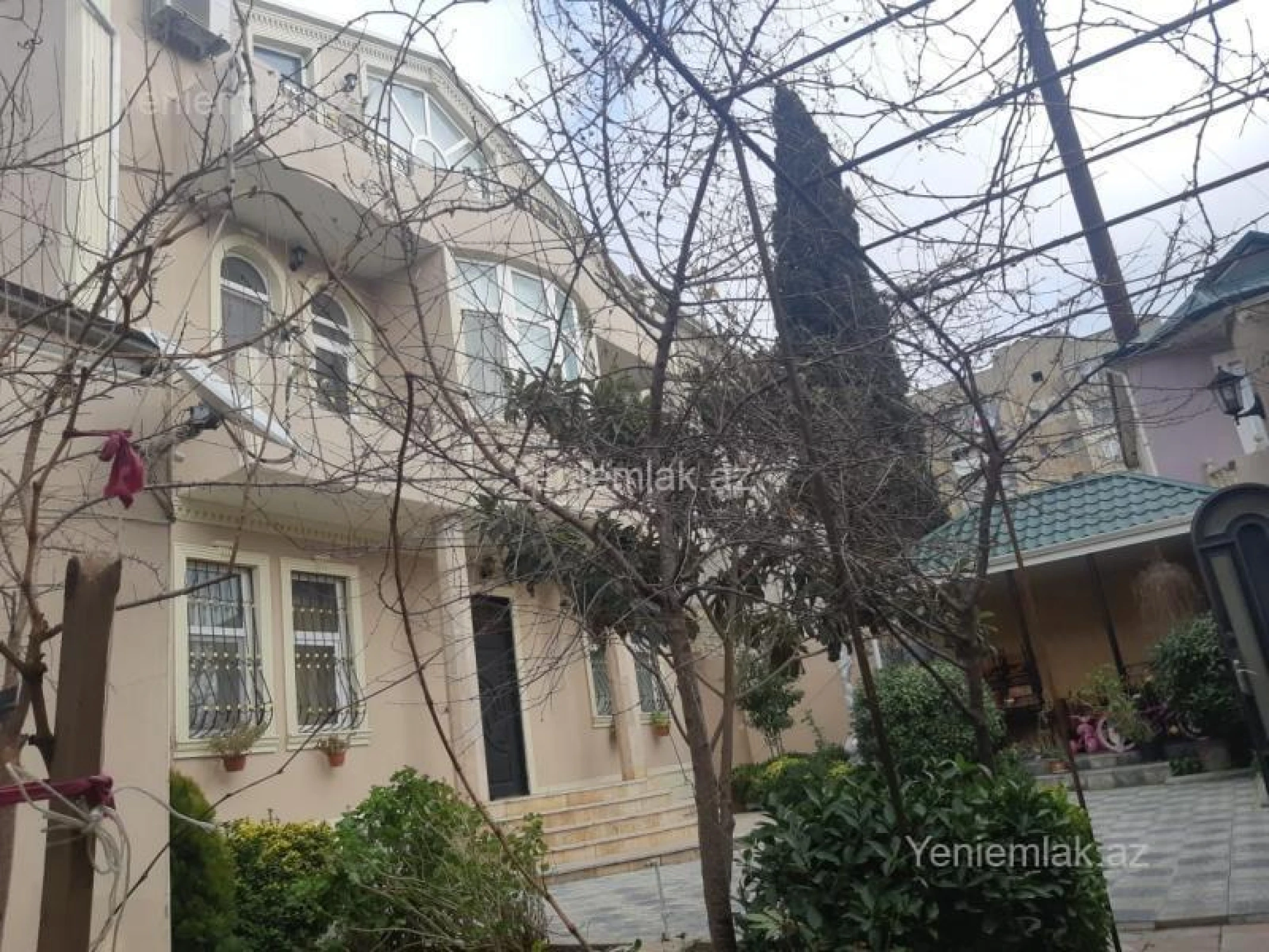 Satılır 7 otaqlı həyət evi 320 m²