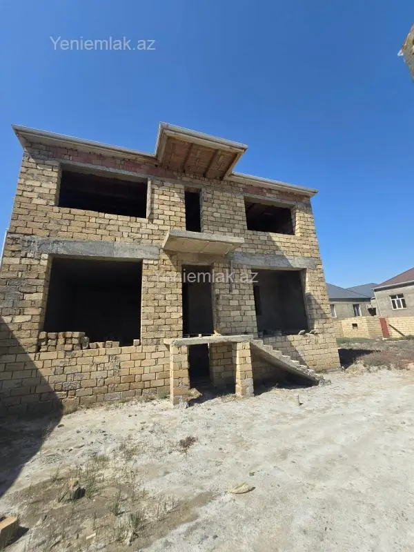 Satılır 6 otaqlı həyət evi 240 m²