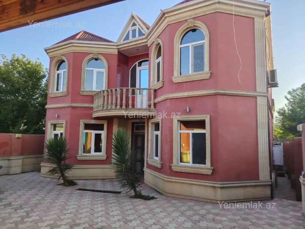 Satılır 5 otaqlı həyət evi 180 m²