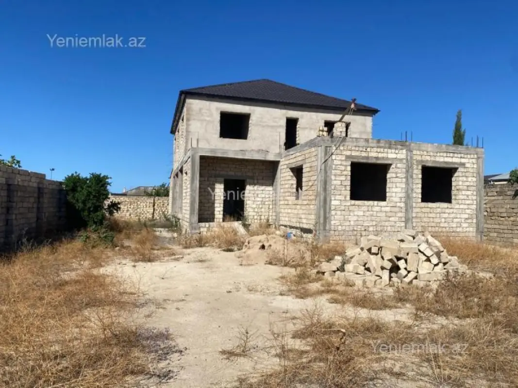 Satılır 10 otaqlı həyət evi 300 m²