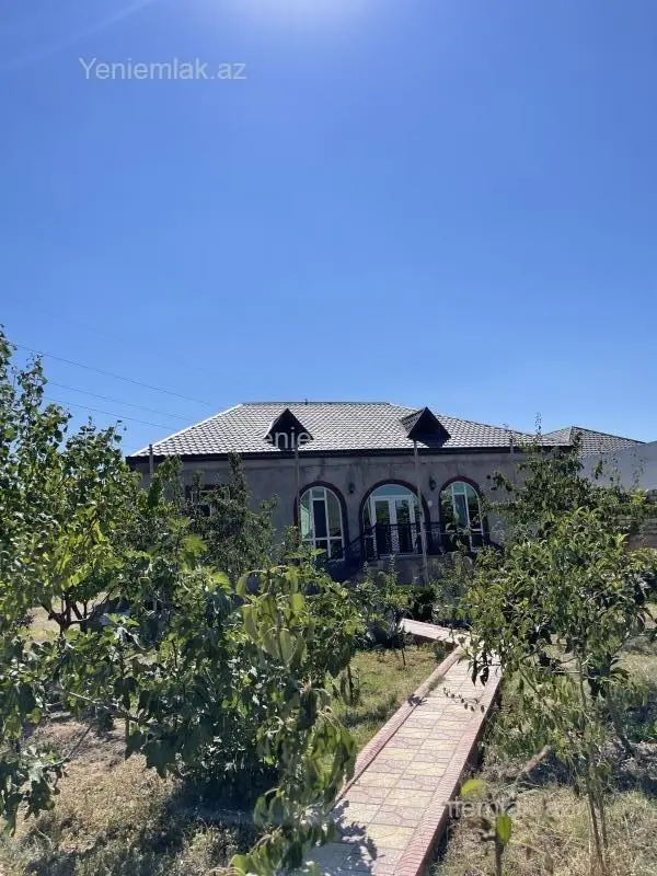 Satılır 5 otaqlı həyət evi 195 m²