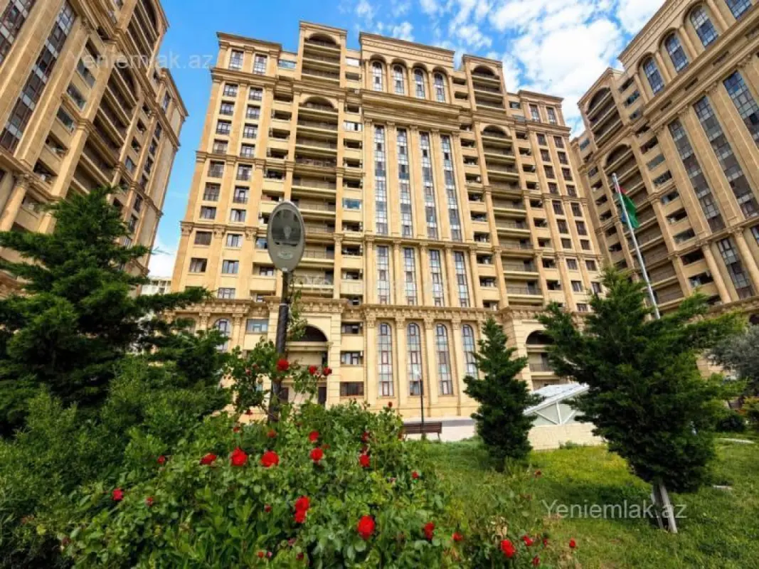 Satılır 3 otaqlı yeni tikili 130 m²