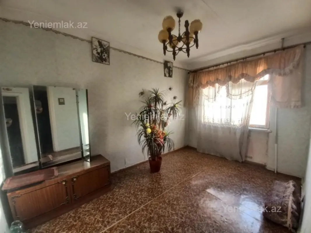 Satılır 4 otaqlı köhnə tikili 90 m²