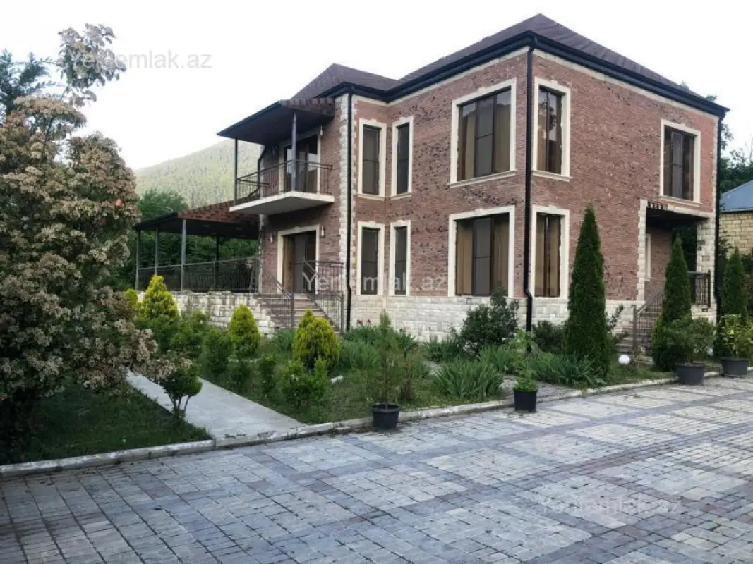 Satılır 9 otaqlı həyət evi 500 m²