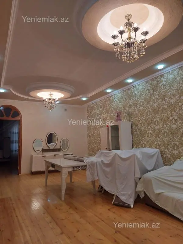 Satılır 5 otaqlı həyət evi 240 m²