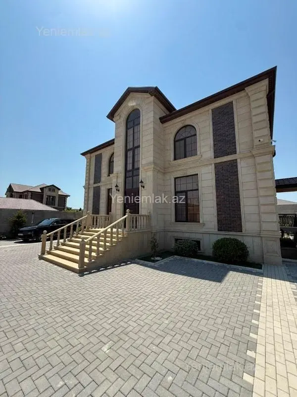 Satılır 5 otaqlı həyət evi 450 m²