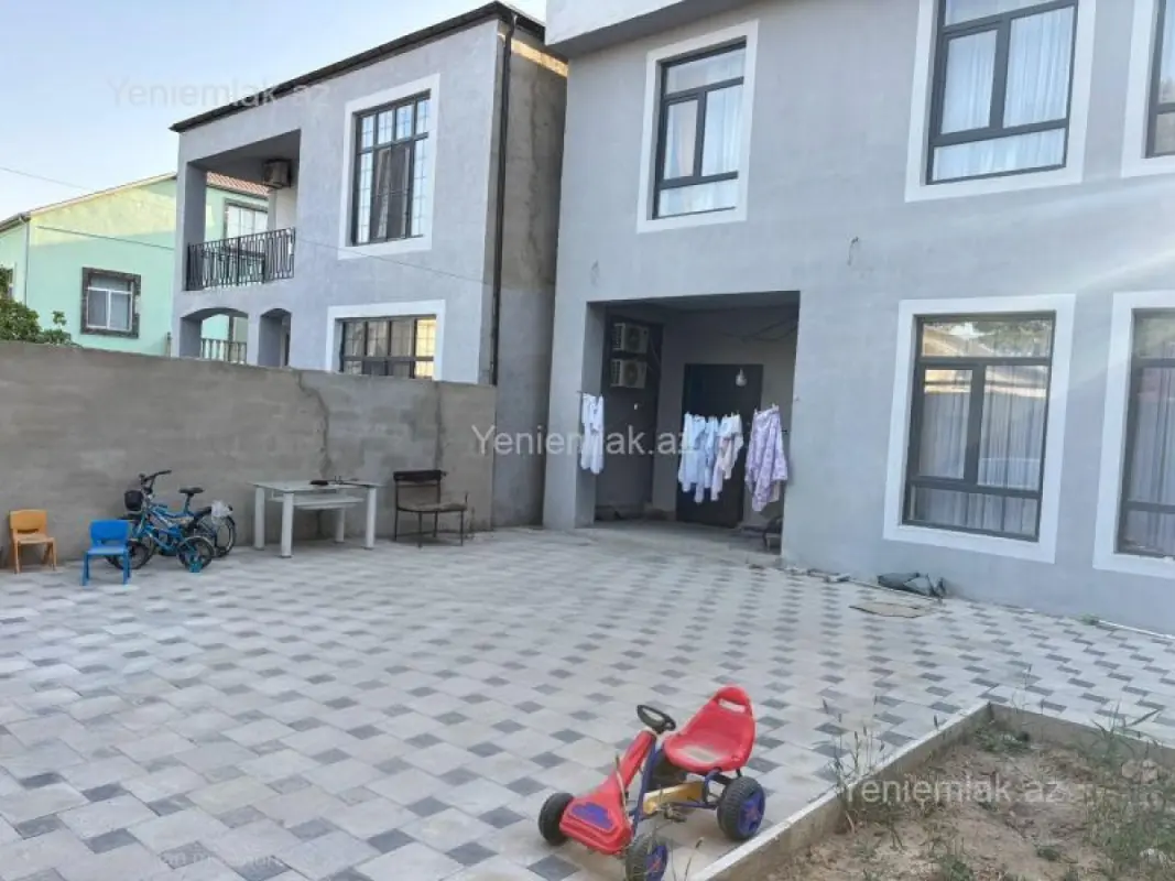 Satılır 5 otaqlı həyət evi 200 m²