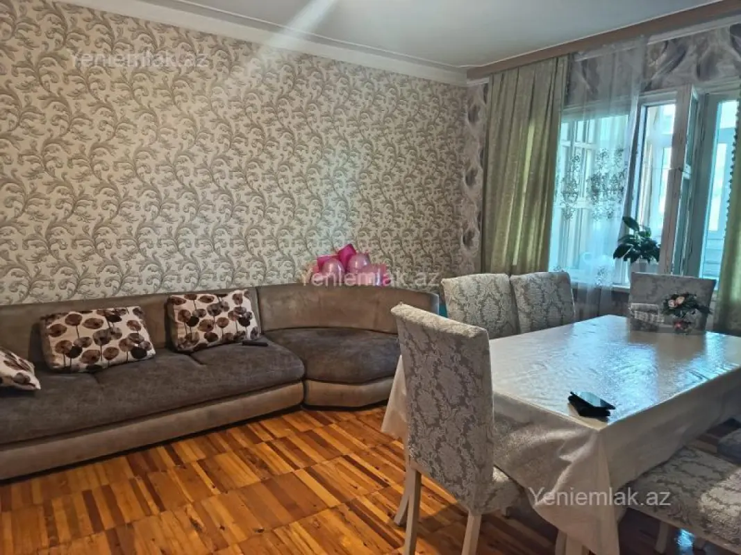 Satılır 2 otaqlı köhnə tikili 62 m²