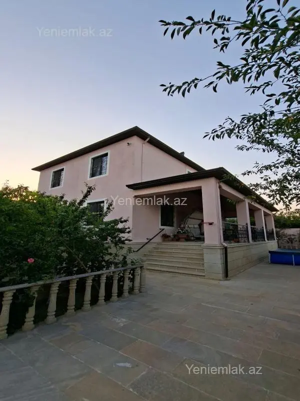Satılır 7 otaqlı həyət evi 250 m²