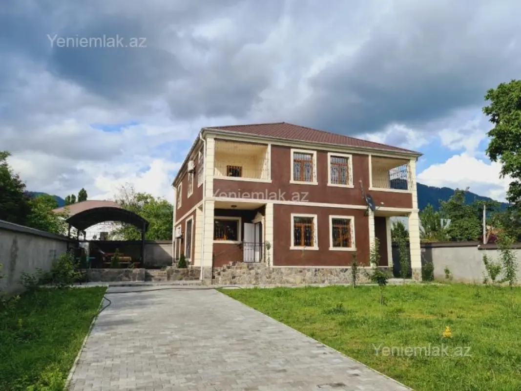 Satılır 6 otaqlı həyət evi 230 m²