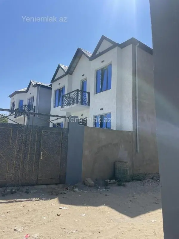 Satılır 5 otaqlı həyət evi 180 m²