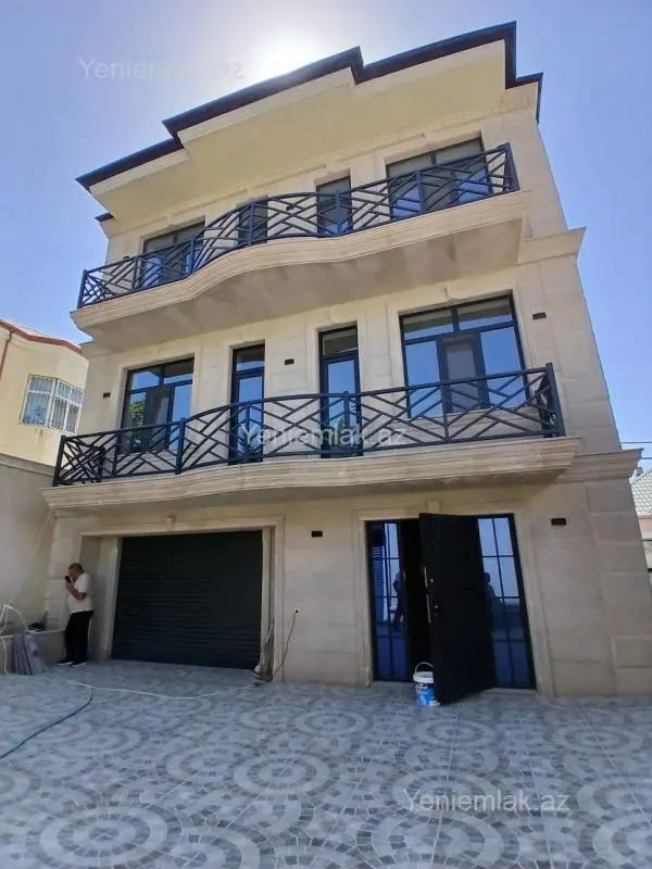 Satılır 6 otaqlı həyət evi 300 m²