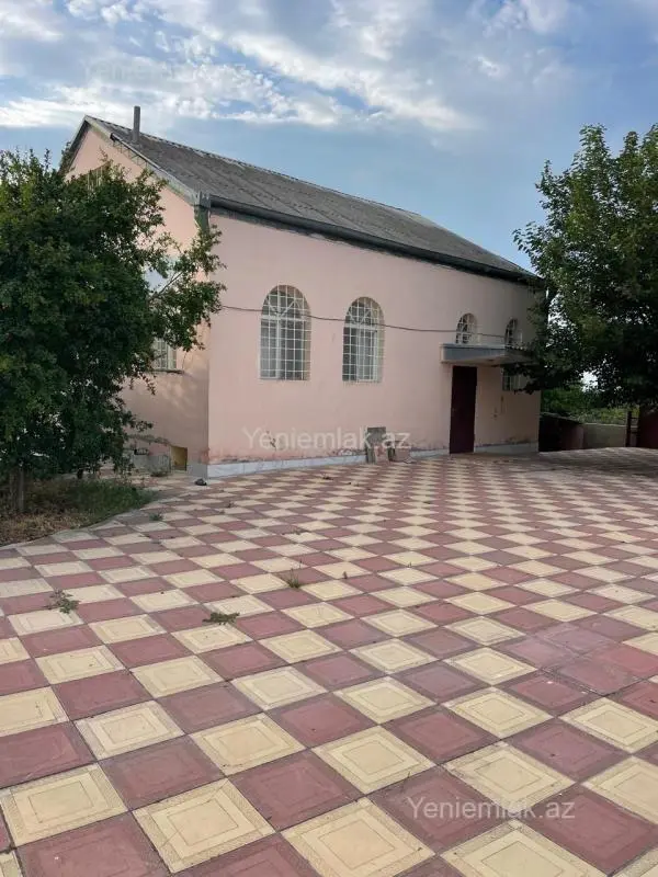 Satılır 5 otaqlı həyət evi 200 m²