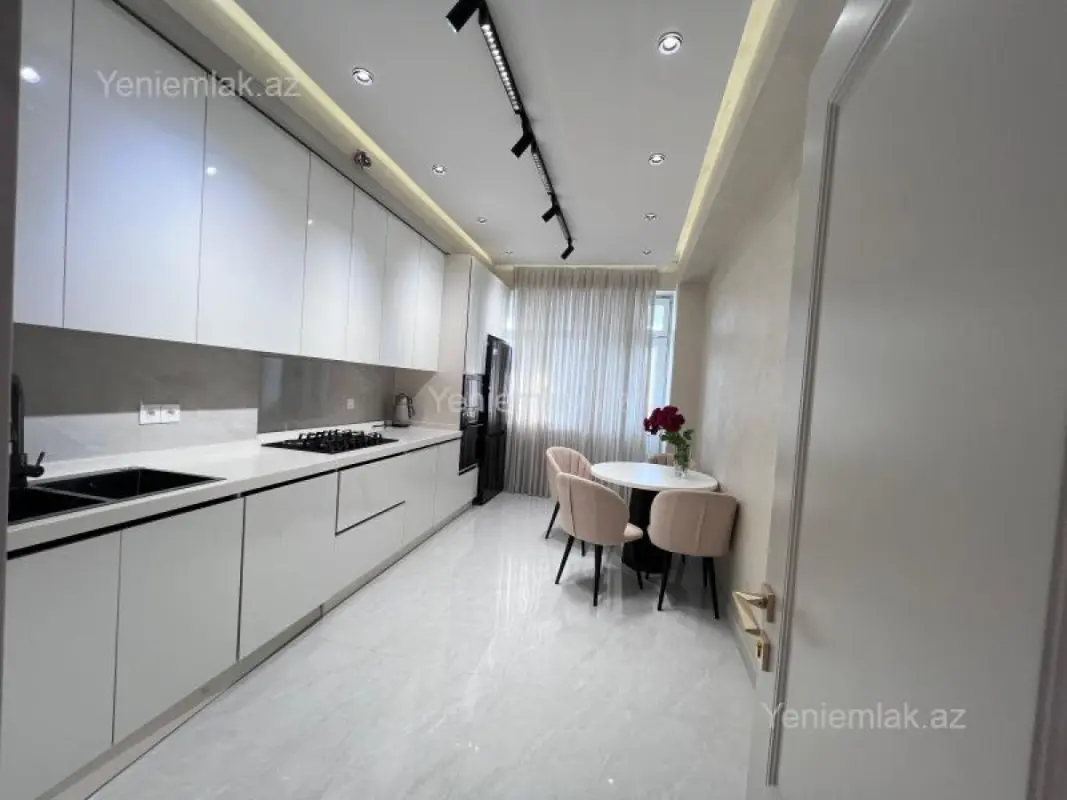 Satılır 4 otaqlı yeni tikili 180 m²