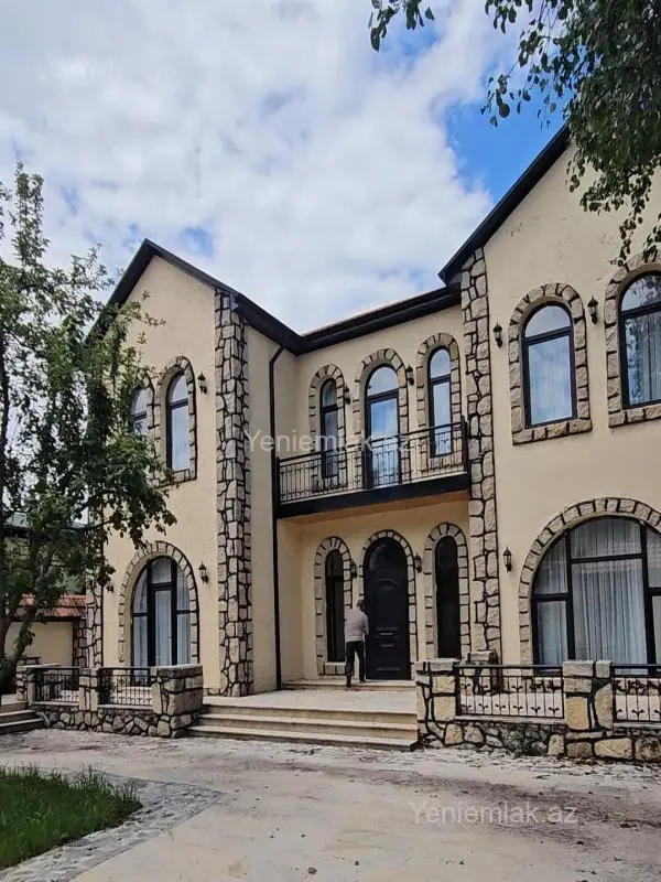 Satılır 5 otaqlı həyət evi 200 m²