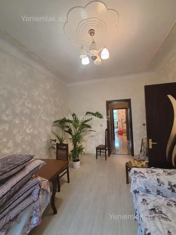 Satılır 2 otaqlı köhnə tikili 62 m²