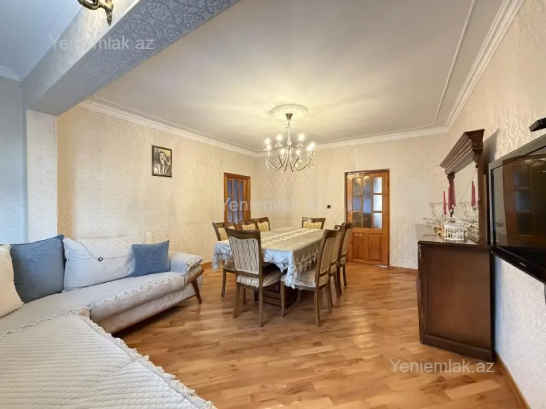 Satılır 4 otaqlı köhnə tikili 100 m²