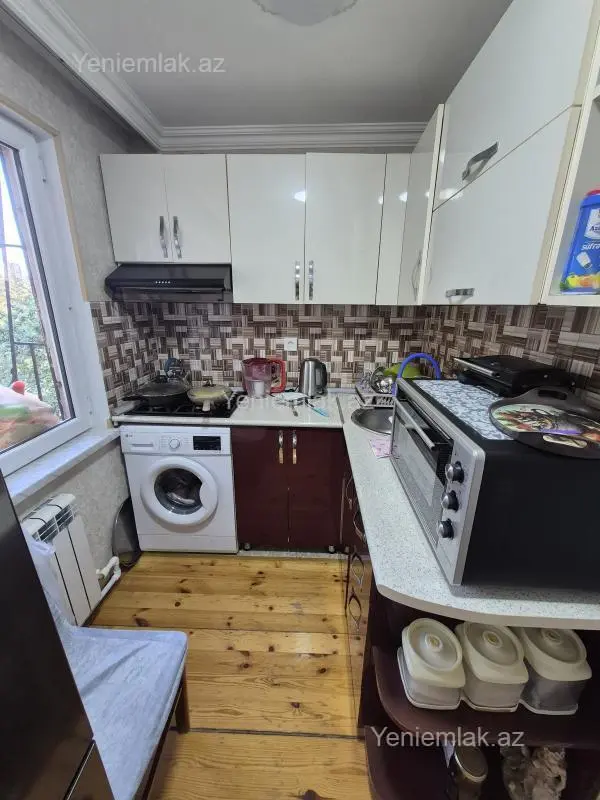 Satılır 2 otaqlı köhnə tikili 65 m²