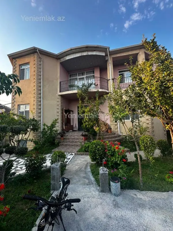 Satılır 6 otaqlı həyət evi 245 m²