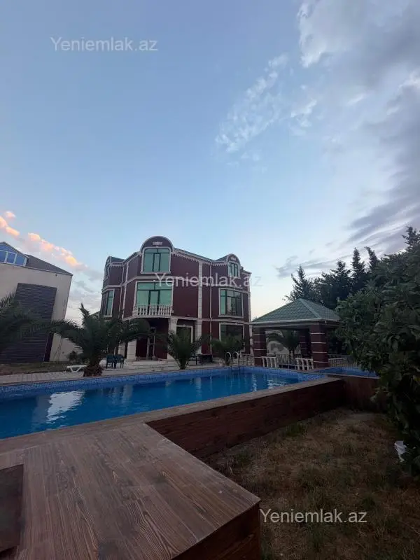 Satılır 6 otaqlı həyət evi 300 m²