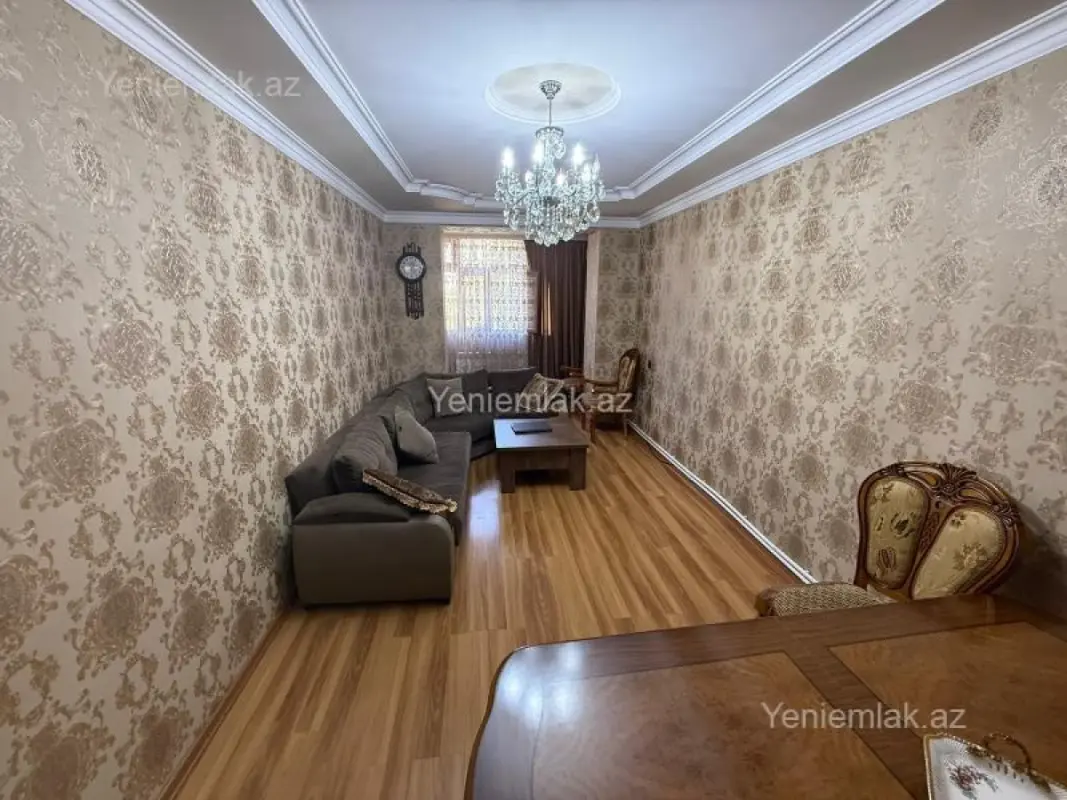 Satılır 4 otaqlı köhnə tikili 105 m²